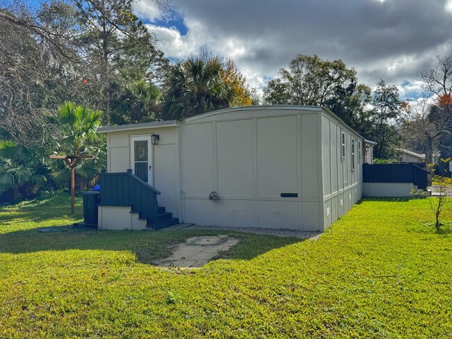 Building Photo - Charming Modern Updated Mobile Home