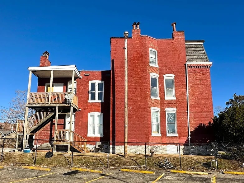 Building Photo - 3331 California Ave