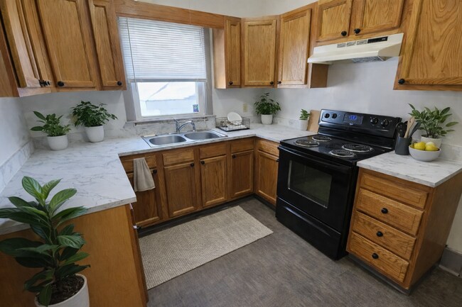 Building Photo - Move-In Ready Newly Remodeled 3-Bedroom Home – Metro Approved!