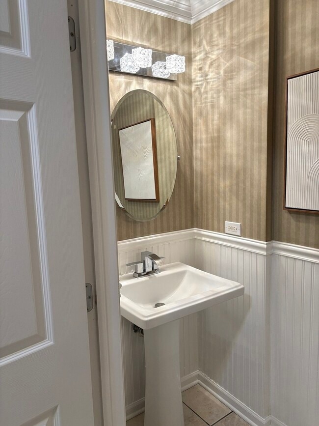 Building Photo - 549 Springbrook Trail N