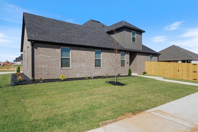 Building Photo - 6900 SW High Meadow Blvd