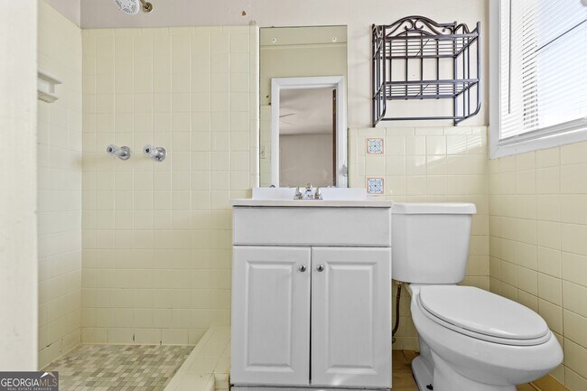 Building Photo - 4010 Emerald Lake Dr