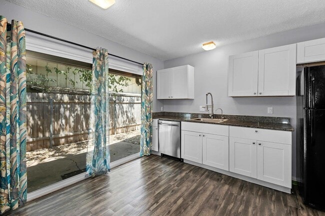 Building Photo - 9011 Quail Valley Dr
