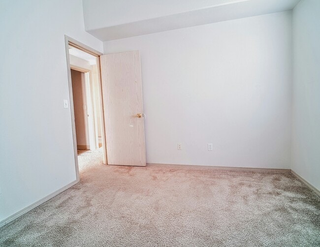 Building Photo - 16901 SE 6th St