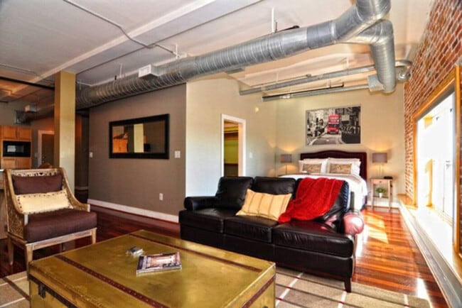 Building Photo - 558 Granby St