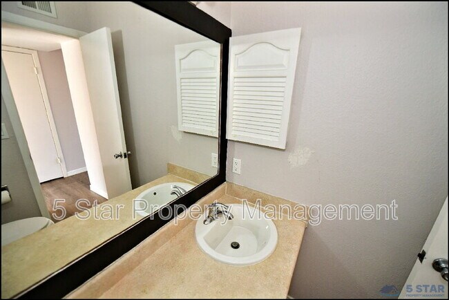 Building Photo - 1916 Lee Elder Dr