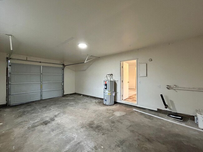 Building Photo - Freshly Updated 3-Bedroom Home with Spacious Backyard and Garage