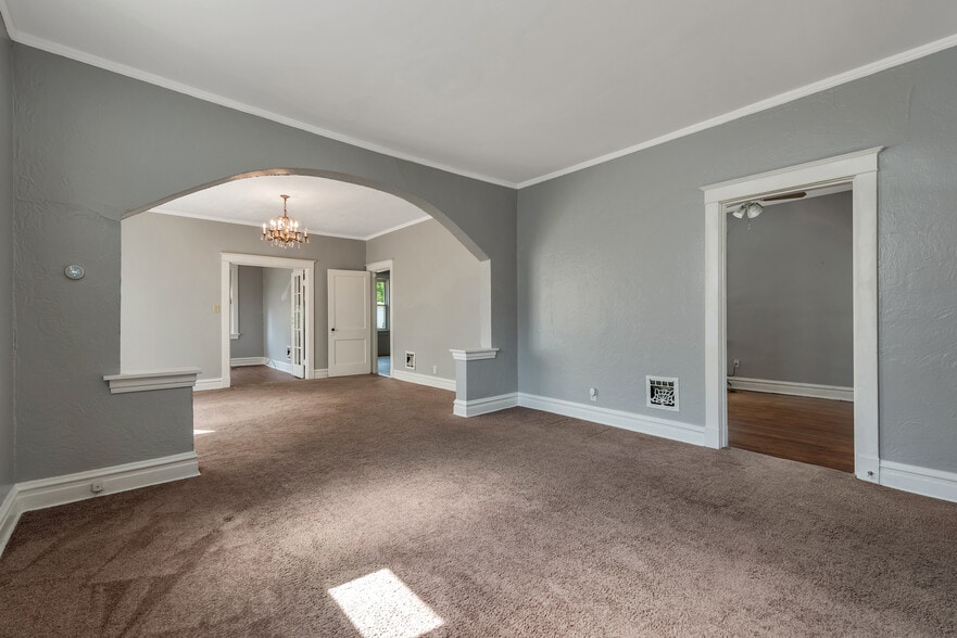 Building Photo - 1223 Gruner pl