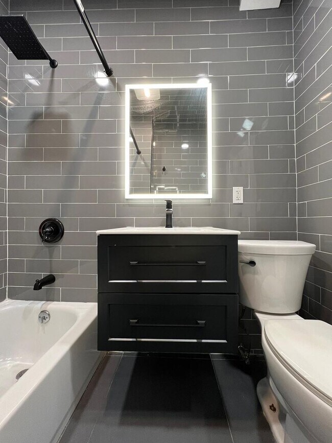 Building Photo - 423 Shelton Ave