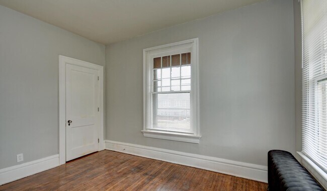 Building Photo - 1692 Bryden Rd