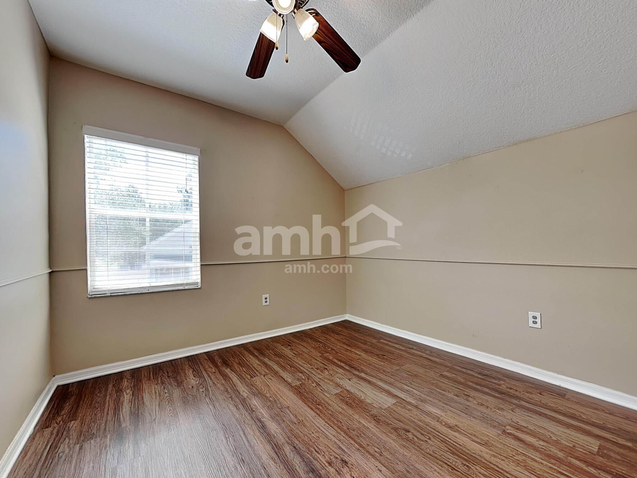 Building Photo - 10332 Summerview Cir