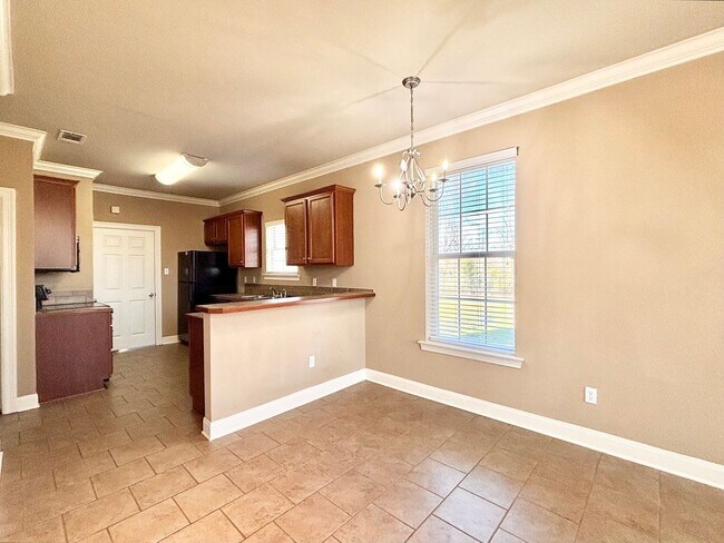 Building Photo - Three Bedroom Townhouse in Gated Community...