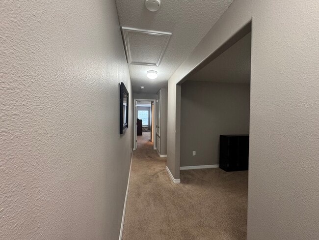 Building Photo - Summerfield Townhome