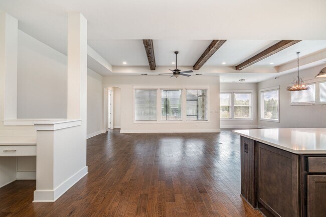 Building Photo - Stunning all one-level home in Hendersonville, TN!