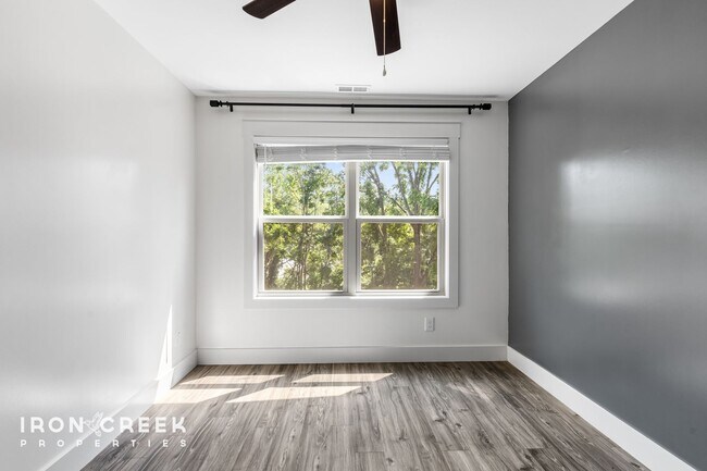 Building Photo - Modern Three-Bedroom Home with Screened Po...