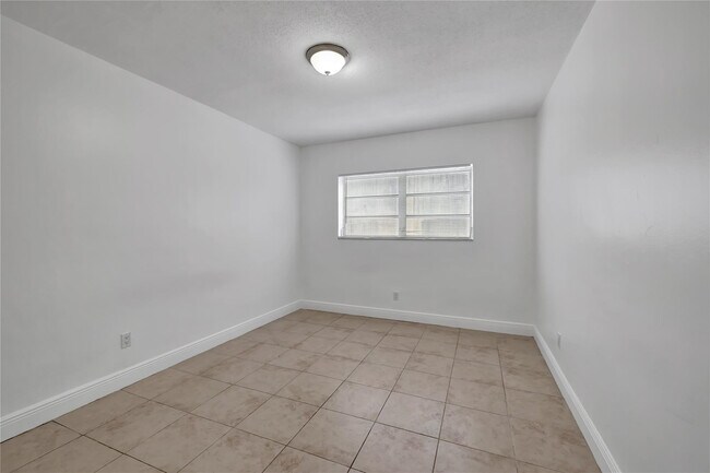 Building Photo - 1916 SW 11th St