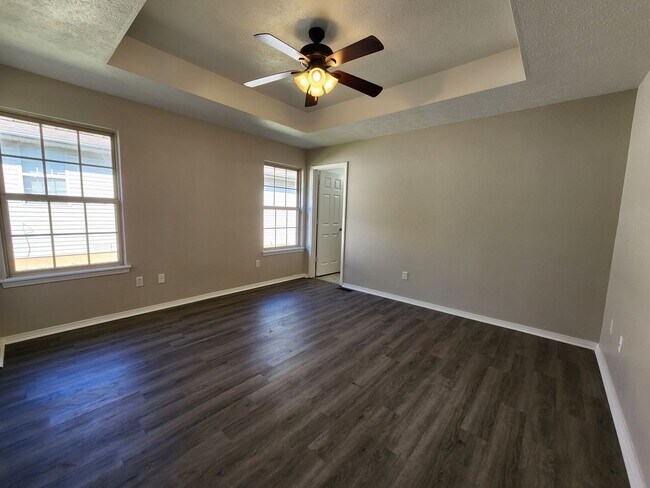 Building Photo - Spacious 3-Bedroom, 2-Bathroom Home AVAILABLE NOW!!