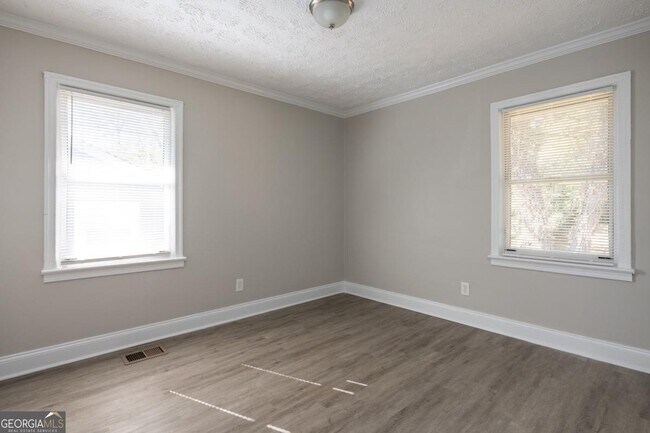 Building Photo - 2153 Burroughs Ave SE
