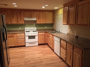 Building Photo - 3 Bedroom 2 Bathroom House