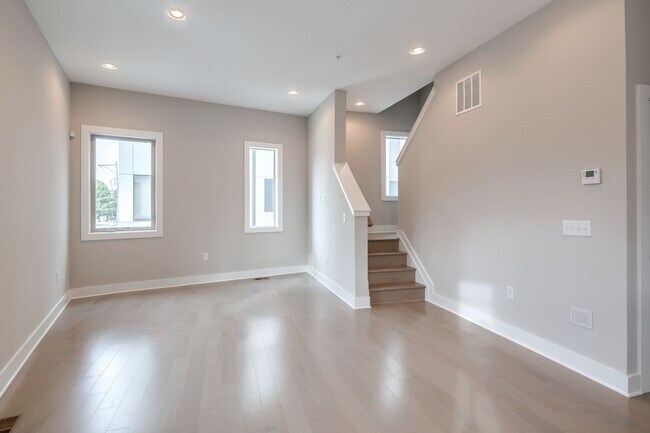 Building Photo - Northern Liberties Townhome with attached Garage