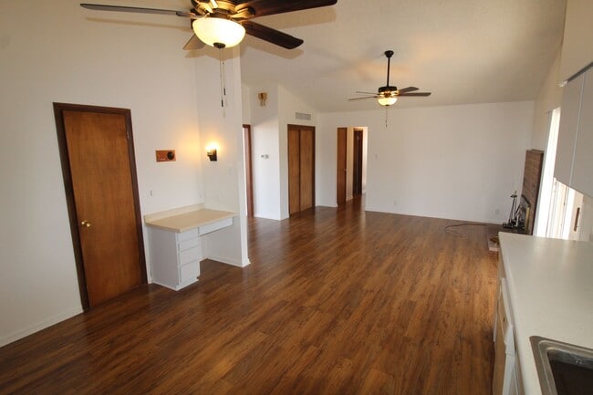 Building Photo - 601 La Bajada Way