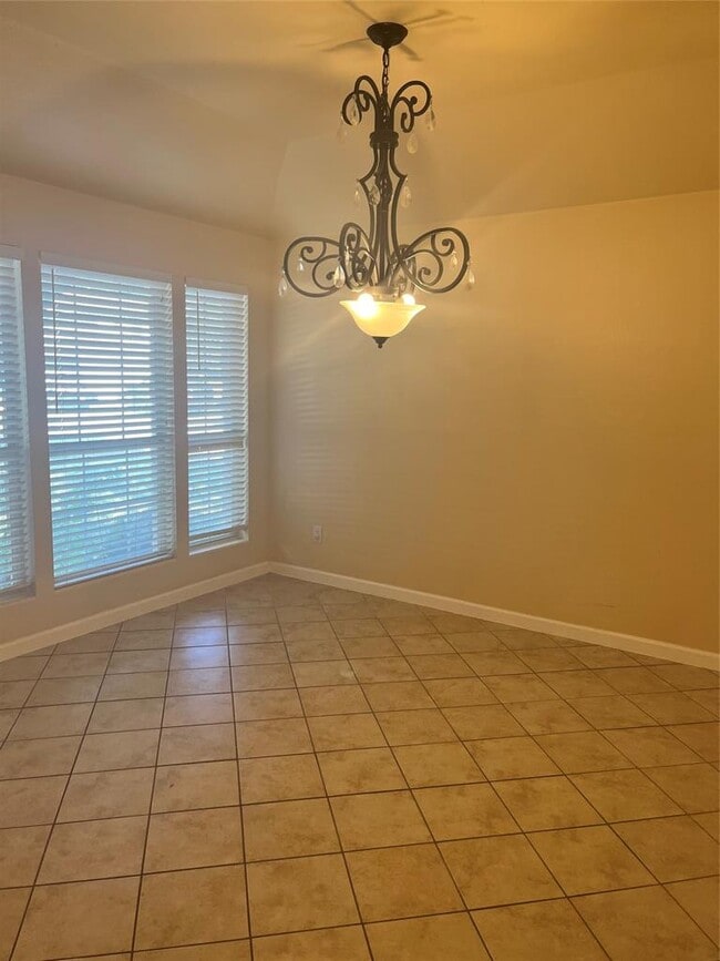 Building Photo - 1704 Ascot Ln