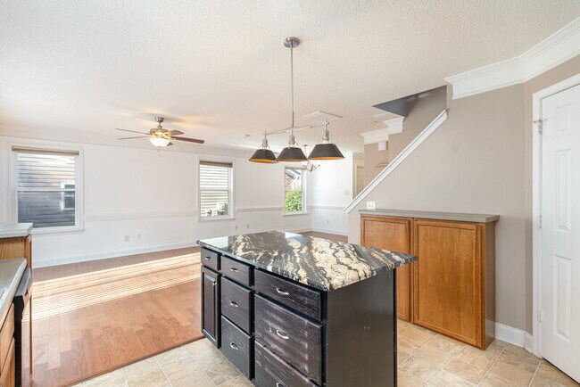 Building Photo - 13716 Riding Hill Ave