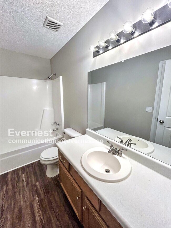 Building Photo - 7614 Greenway Dr