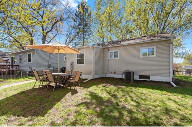 Building Photo - Gorgeous 4BR/2BA Home with Finished Lower ...