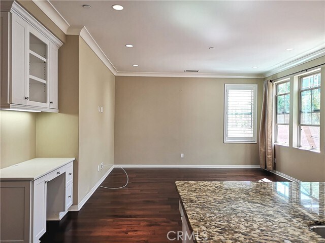 Building Photo - 106 Pendant