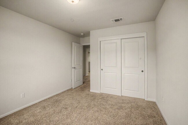 Building Photo - 15137 Breckinridge Ave