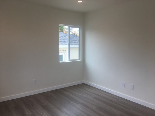 Building Photo - Updated 3 Bedroom Home in Pacific Beach!