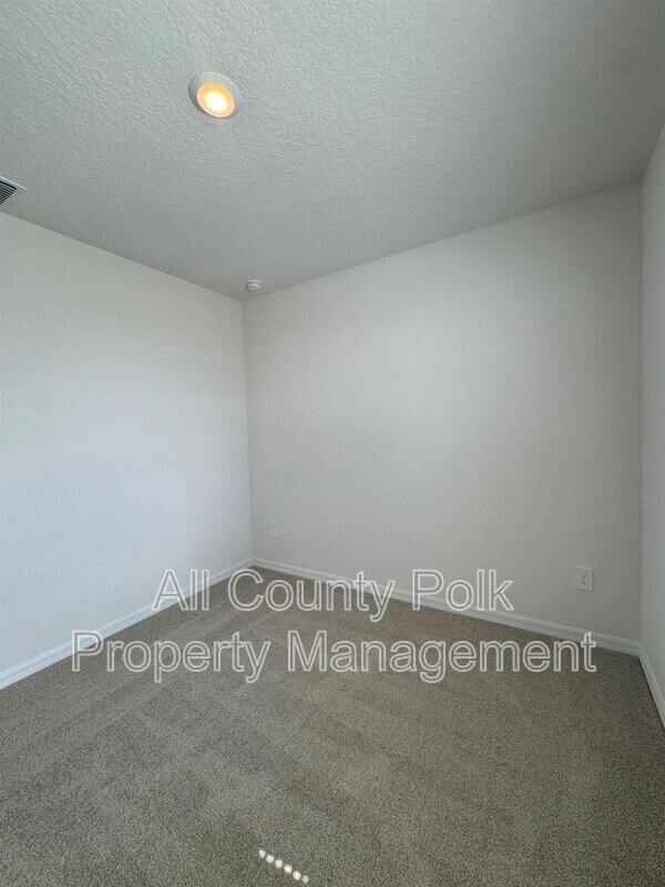 Building Photo - 2061 Rosewood Dr