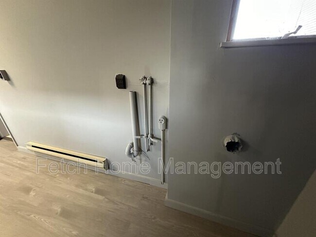 Building Photo - 422 Hillside Ave