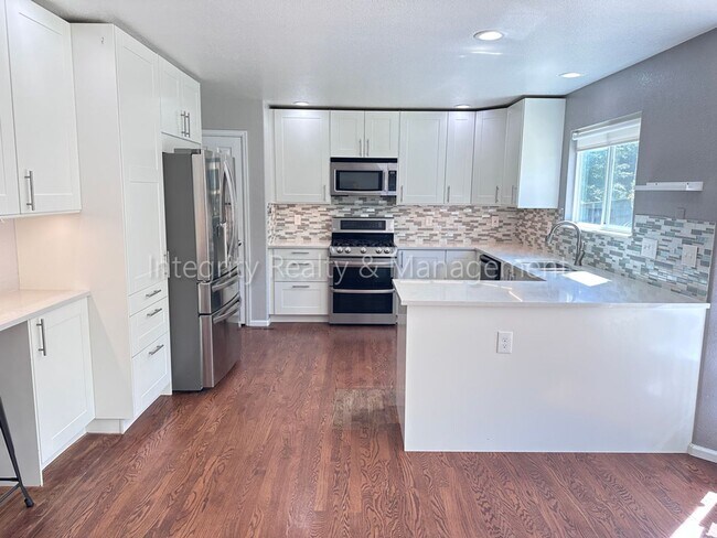 Building Photo - 10163 Foxridge Cir