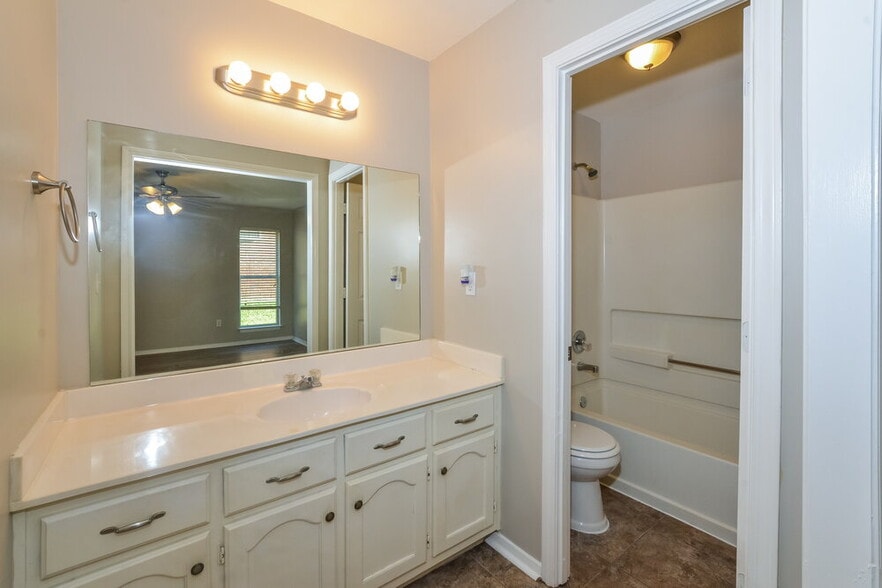 Building Photo - 9176 Preakness Dr