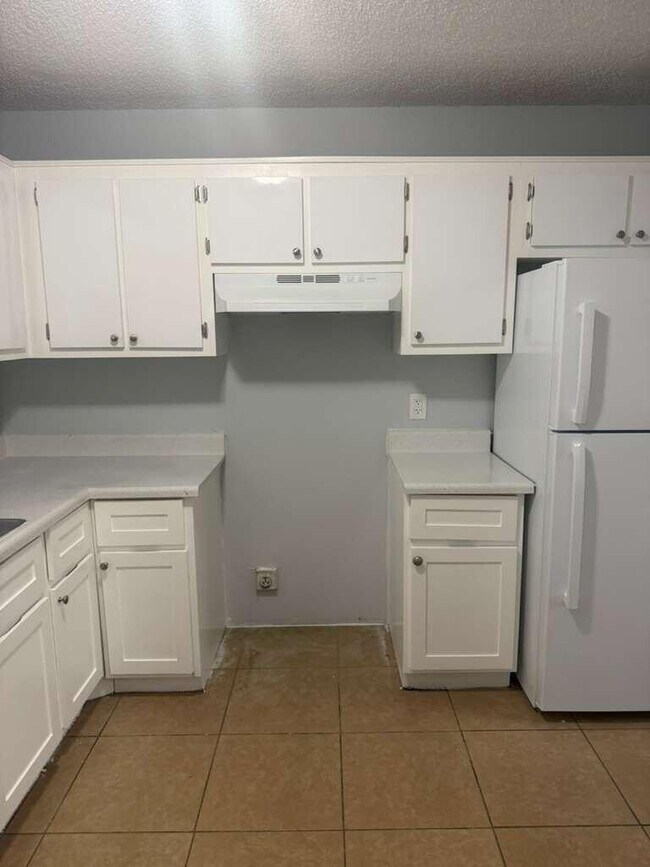 Building Photo - 4839 Arjaro Dr