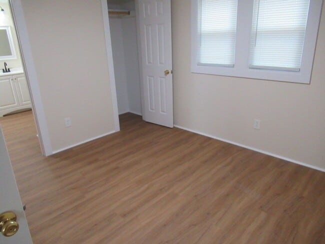 Building Photo - 609 N Aycock St