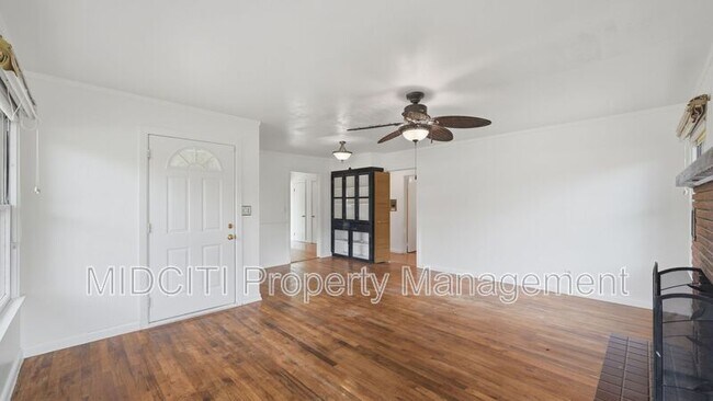 Building Photo - 1079 Canyon Dr