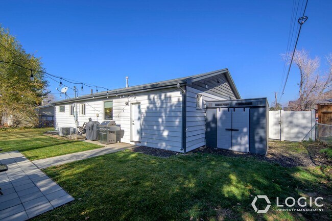 Building Photo - Stunning Home in Cottonwood Heights!!