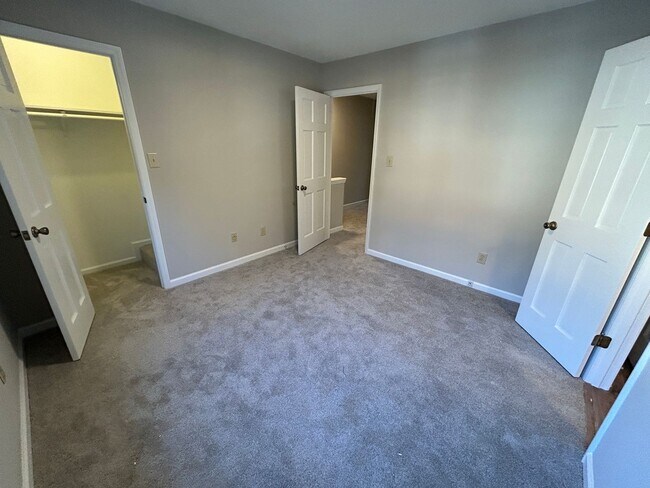 Building Photo - 6528 Thetford Ct