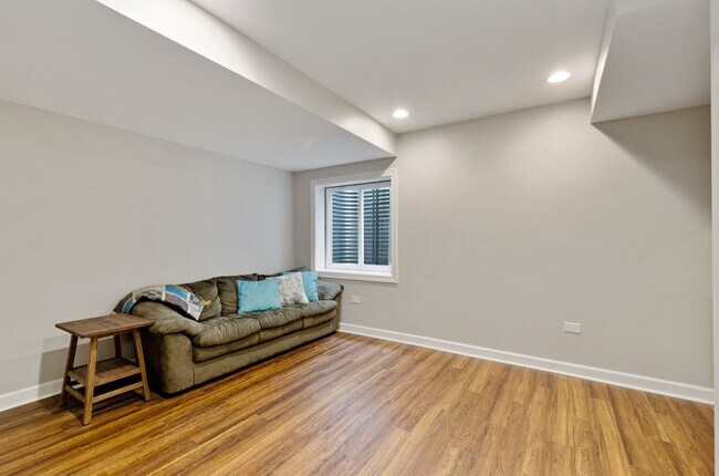 Building Photo - 1680 Primrose Ln