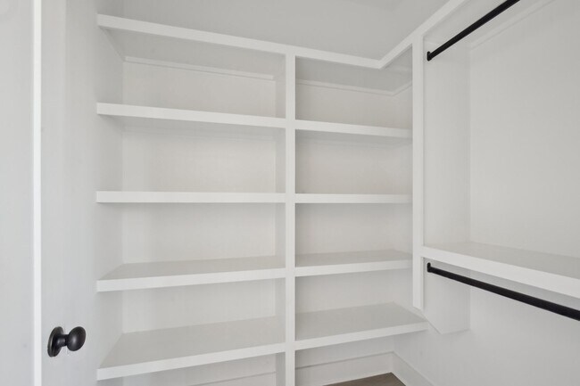 Building Photo - 341 Archwood Dr