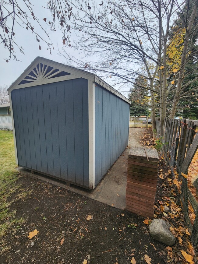 Building Photo - Very Large 3BR, 3BTH Near Black Bay Park in Post Falls