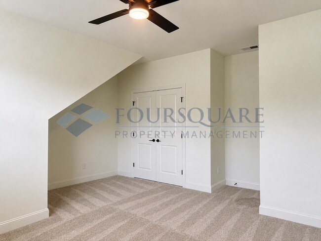Building Photo - Beautiful  3-Bedroom Home with Loft, Screened Deck & Fenced Backyard – Convenient to Duke Univers...