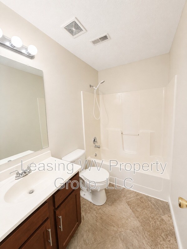 Building Photo - 304 1st St