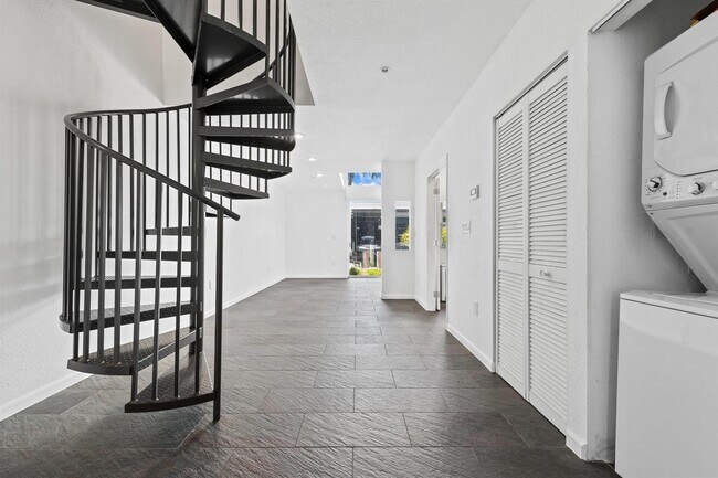 Building Photo - Southeast 15th Street, Fort Lauderdale, FL 33316 - 2 BR 2 BA single-family home