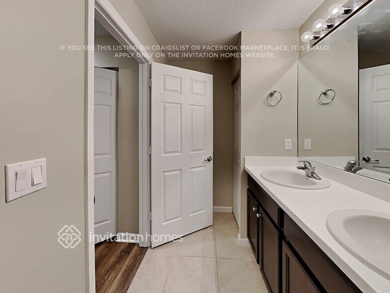 Building Photo - 4310 SW Darwin Blvd