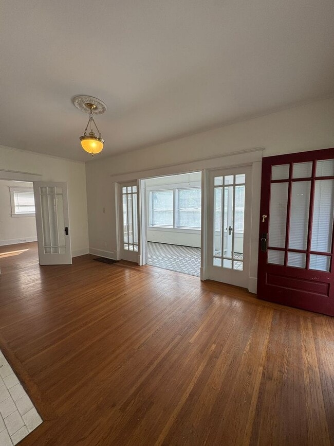 Building Photo - Wonderful 2 bed 2 bath in the heart of the...