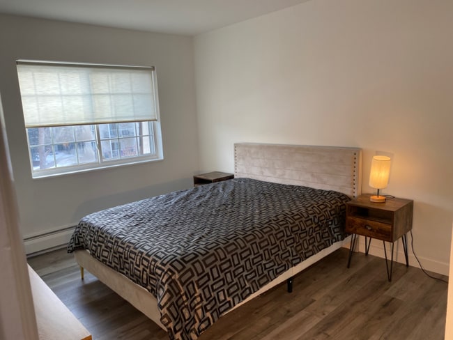 Building Photo - 2225 S Jasmine St